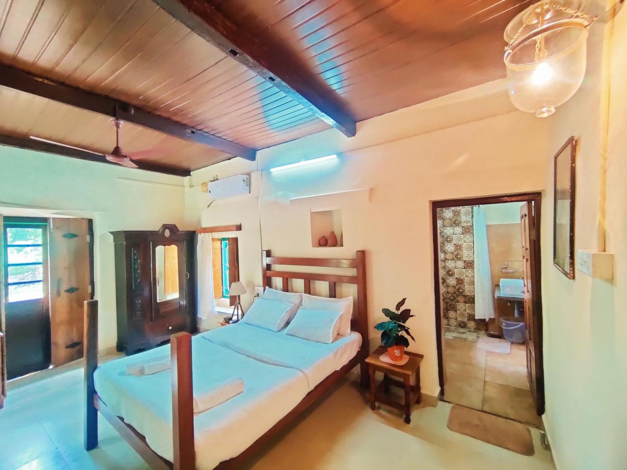 The Bungalow Bogmalo An 1880 Indo Portuguese Heritage Beach Villa South Goa Eksteriør billede