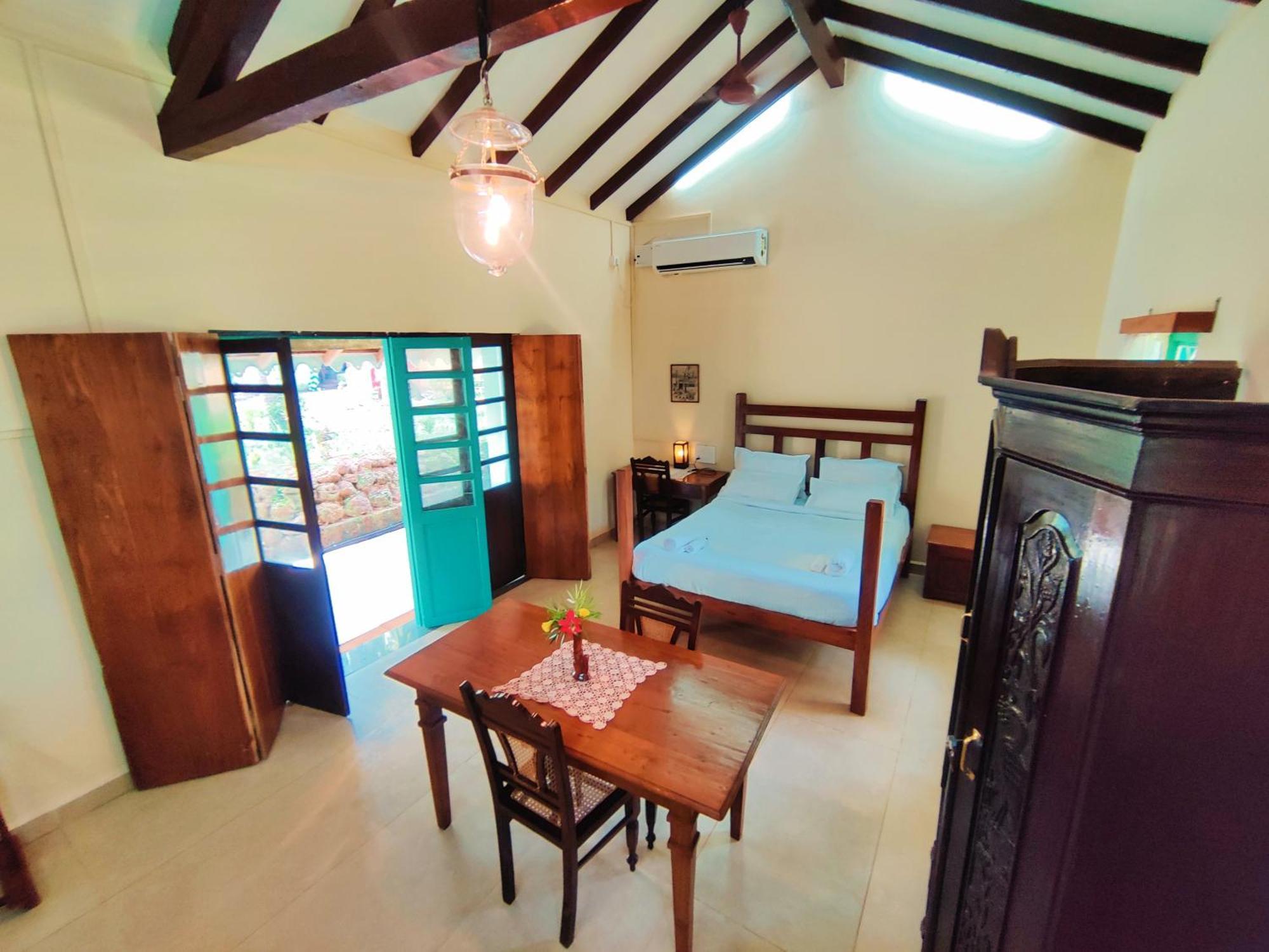 The Bungalow Bogmalo An 1880 Indo Portuguese Heritage Beach Villa South Goa Eksteriør billede
