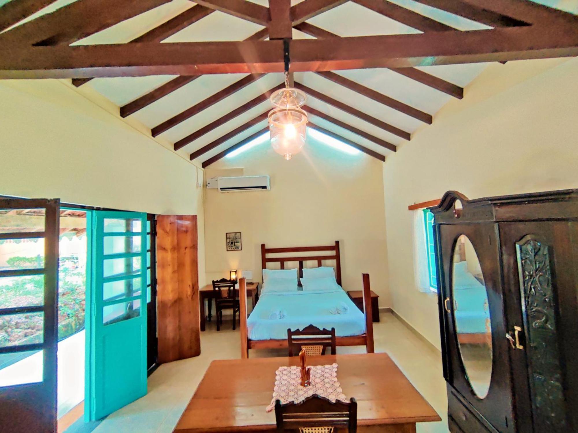 The Bungalow Bogmalo An 1880 Indo Portuguese Heritage Beach Villa South Goa Eksteriør billede